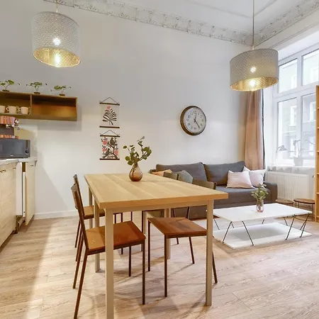 Kamienica Centrum Nr 3 *